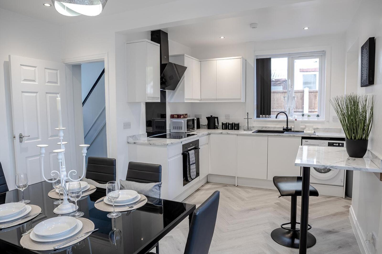 Lymer House - Stylish 3 Bedroom House In Вулвергемптон Экстерьер фото