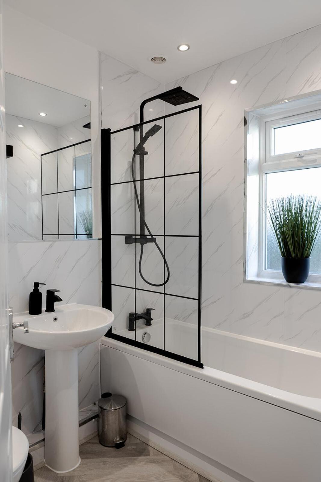 Lymer House - Stylish 3 Bedroom House In Вулвергемптон Экстерьер фото