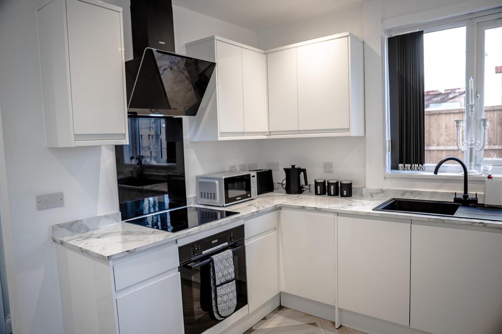 Lymer House - Stylish 3 Bedroom House In Вулвергемптон Экстерьер фото