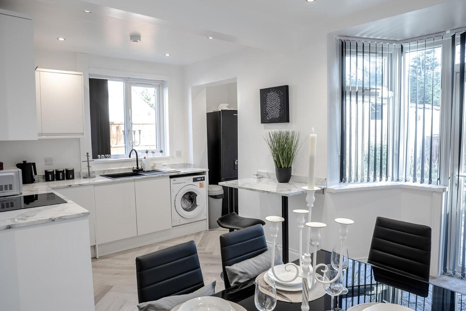 Lymer House - Stylish 3 Bedroom House In Вулвергемптон Экстерьер фото